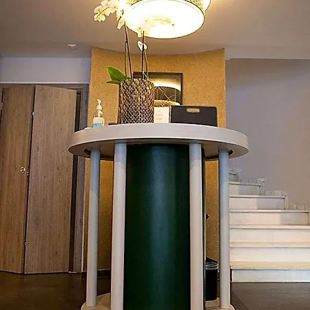Hotel Falireon